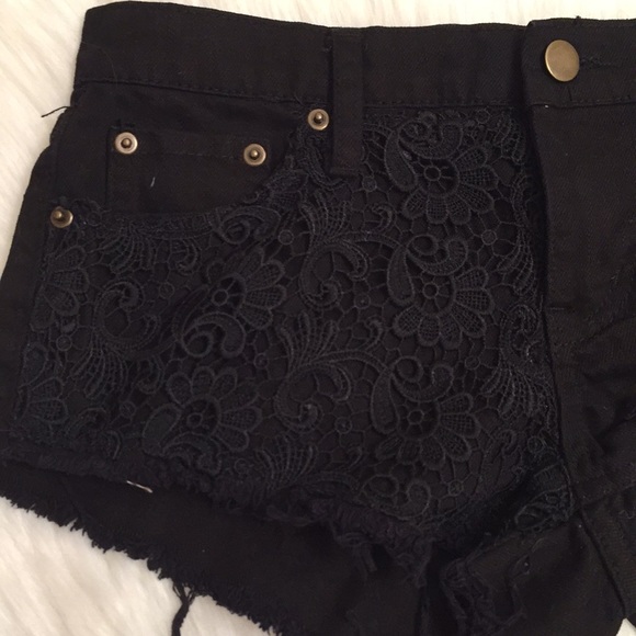 Black jean shorts - Picture 2 of 3